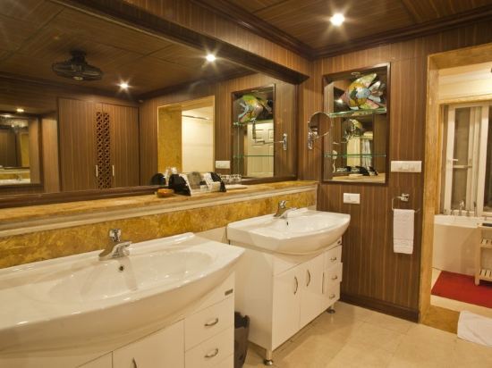 Mayfair Hideaway Spa Resort