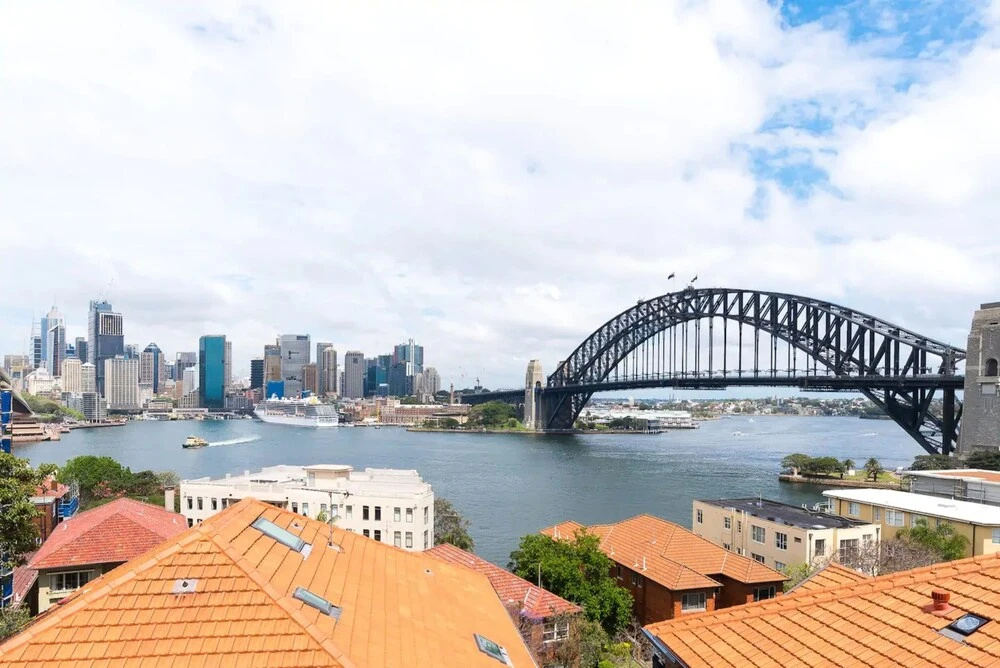 2 Bedroom Home in Kirribilli With a Great View