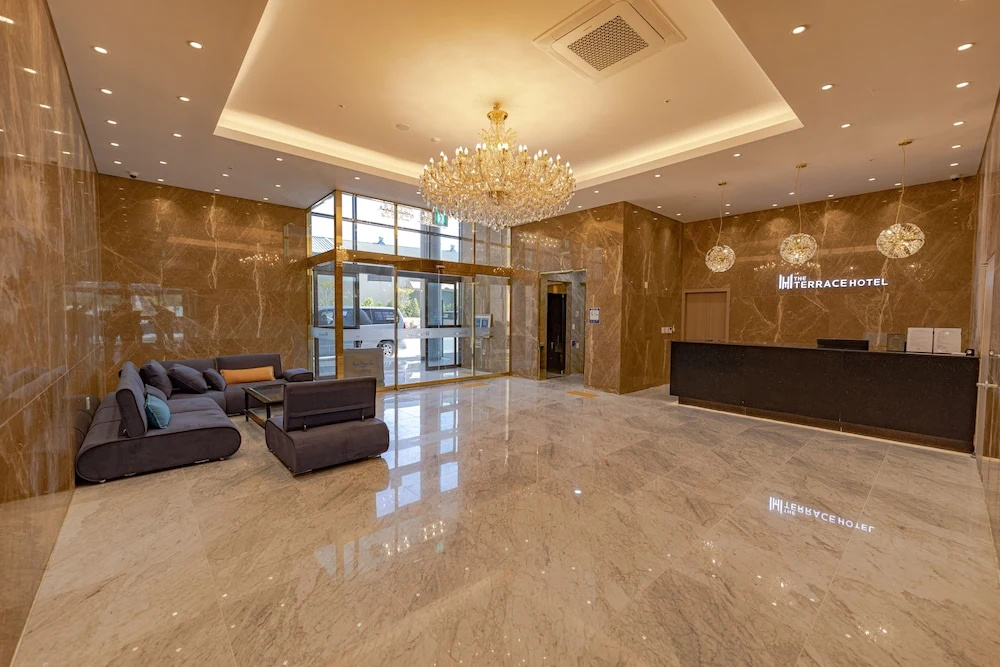Lobby & Reception