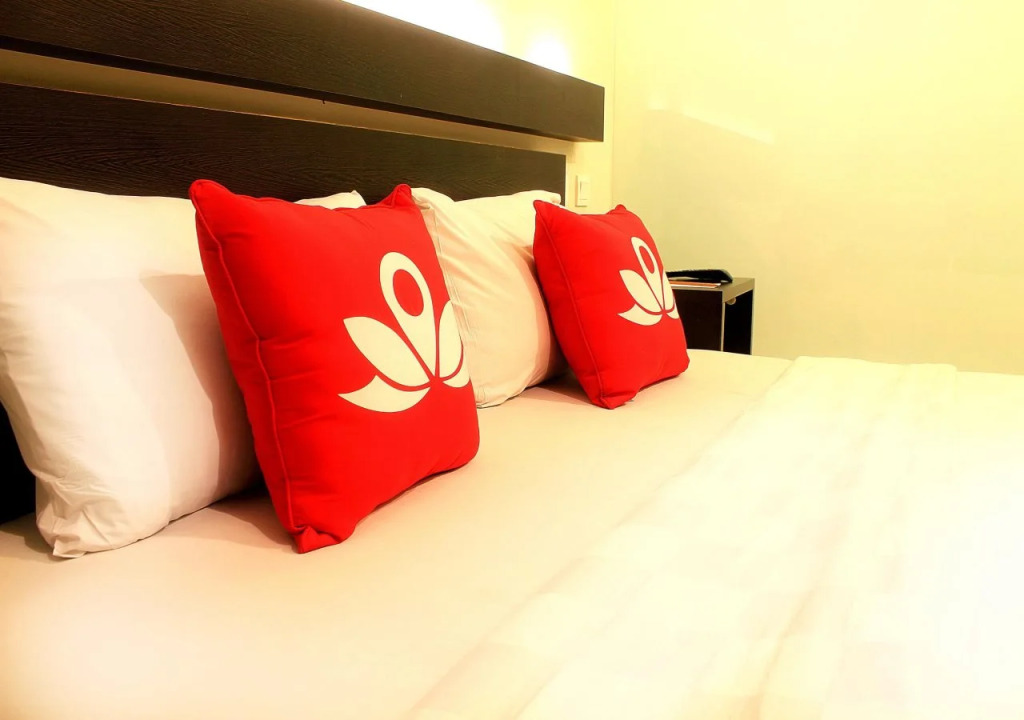 V Hotel & Residence by ZEN Rooms - фото 2