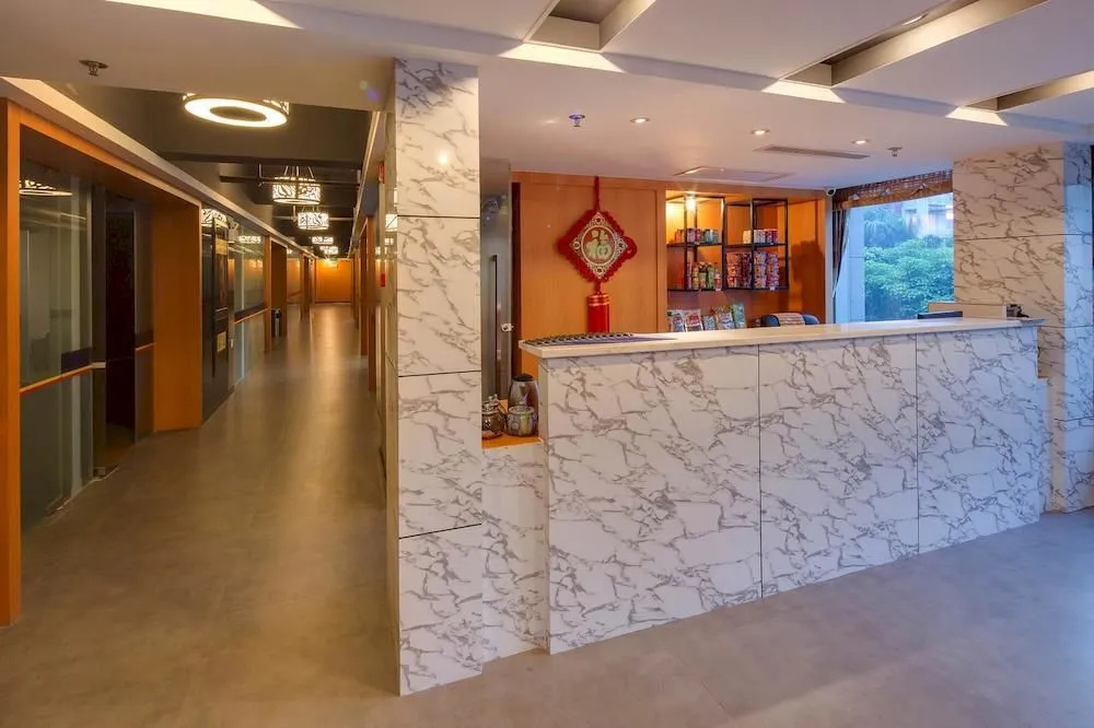 Lobby & Reception