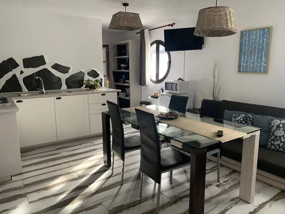 Deluxe Double Basement Suite (full double bed)