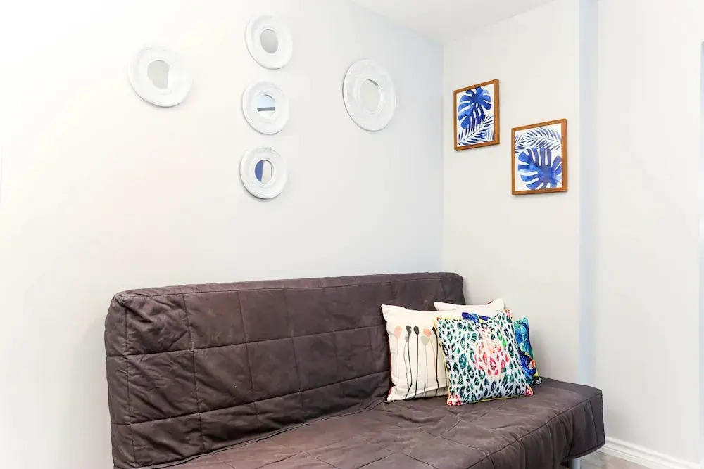 Family Home-Metrotown by Elevate Rooms - фото 5