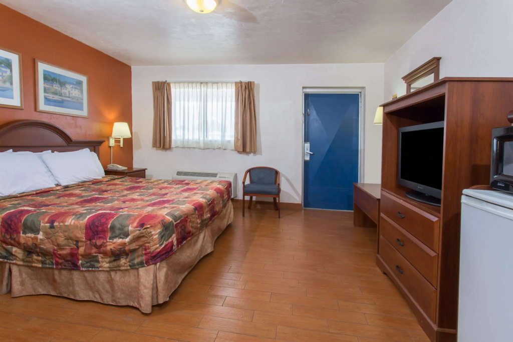 Hot Tub Double room (full double bed)