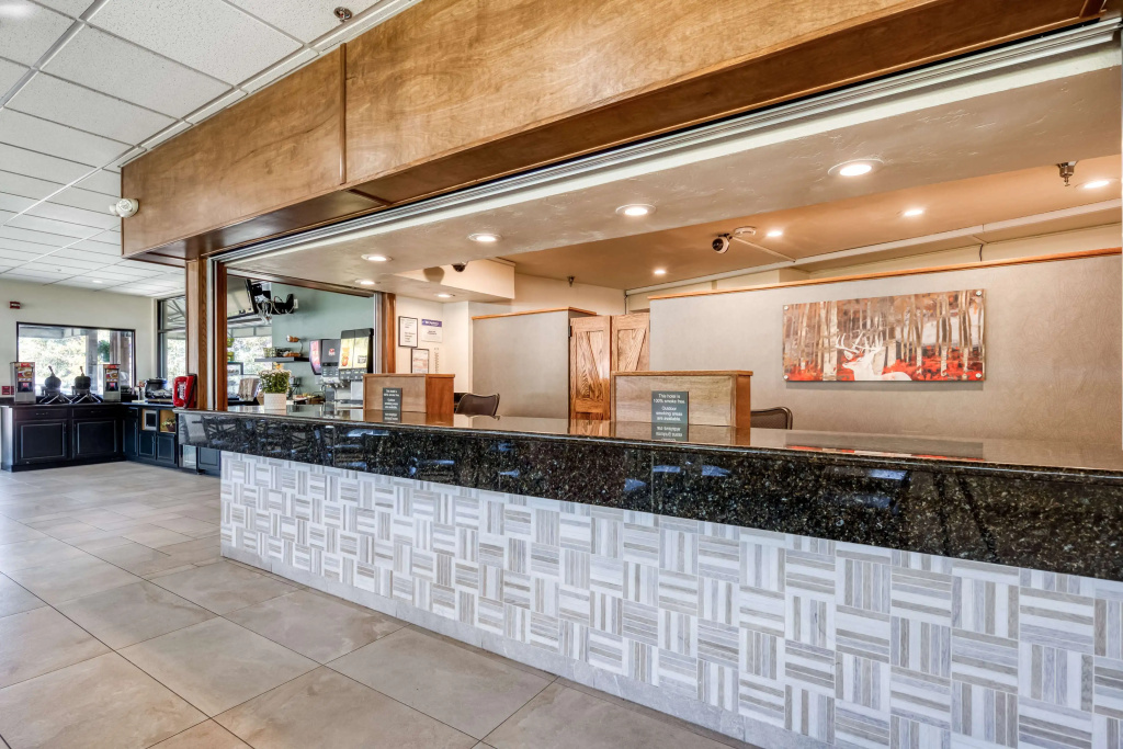 Lobby & Reception