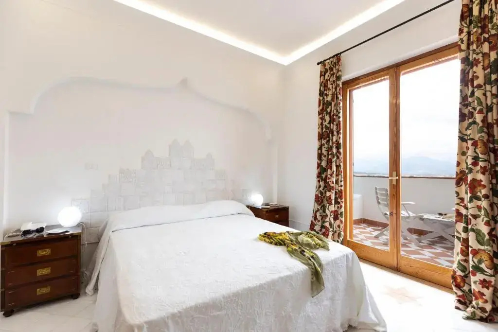 Deluxe Double room with sea view (full double bed)