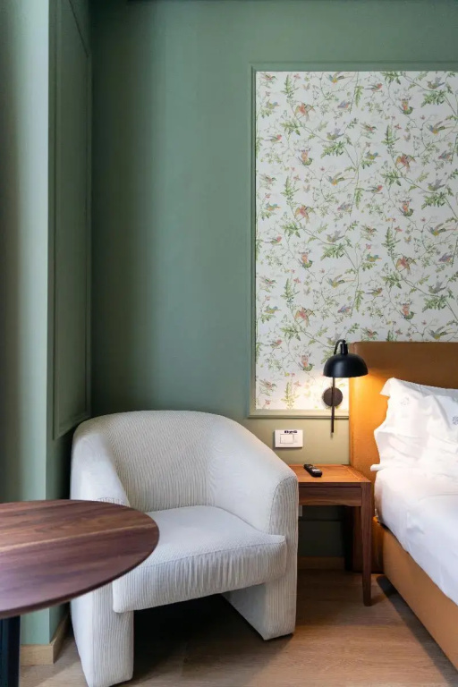Deluxe Double room (full double bed)