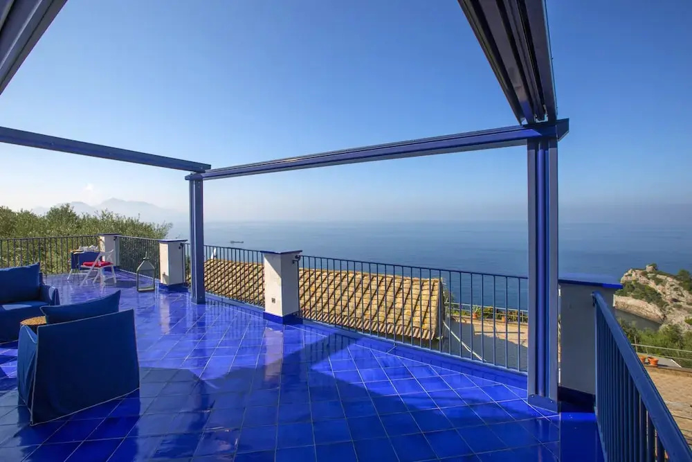 Villa Blue Skyline