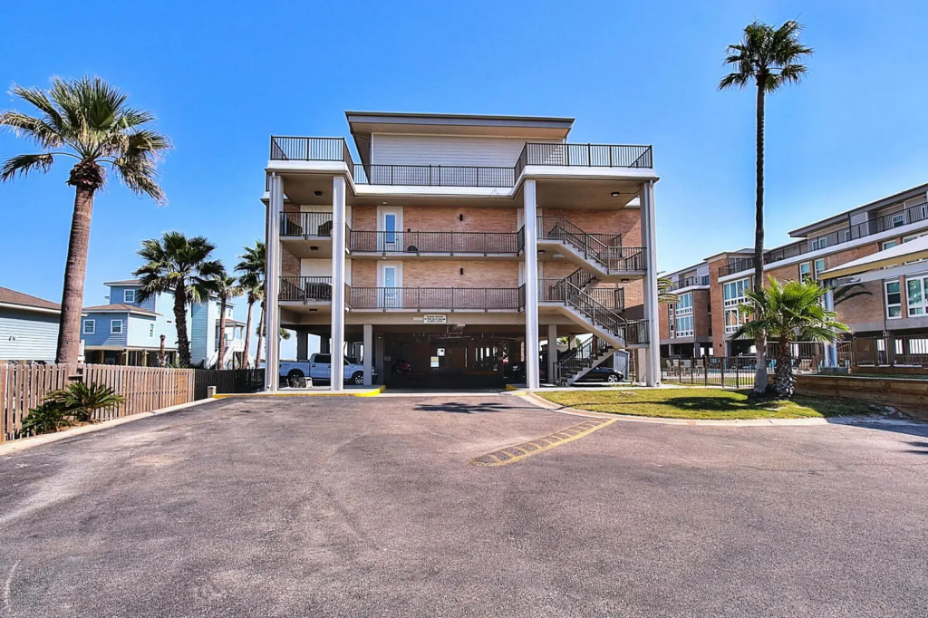 Channelview 211