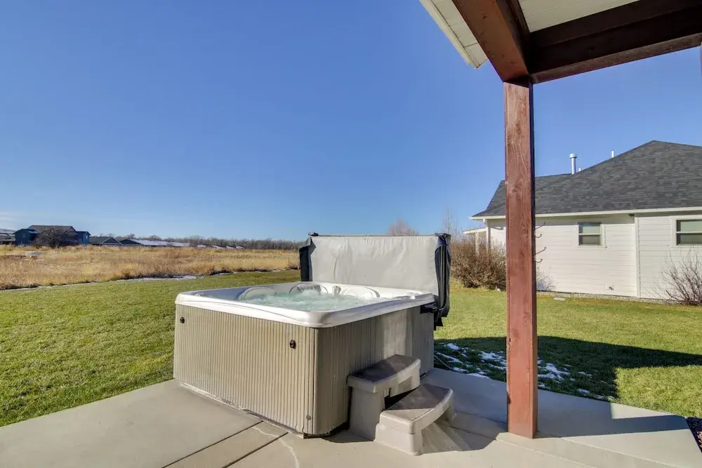 2 Mi to Hot Springs! Group Getaway in Bozeman