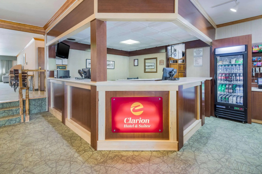 Lobby & Reception