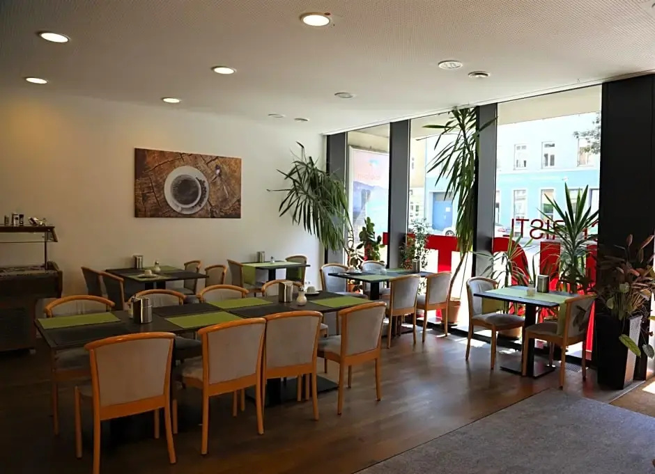 Food & Beverage