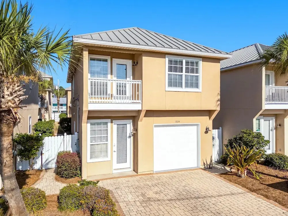 Palm Breeze Retreat Sleeps 10!