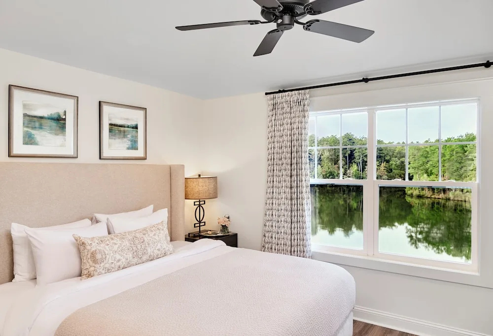 3 Bedrooms Deluxe Villa with balcony and with lake view