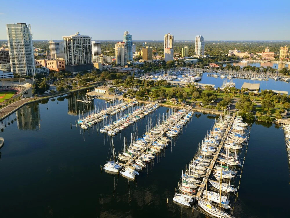 Bahia Vista 17-881 by Distinctive Beach Rentals