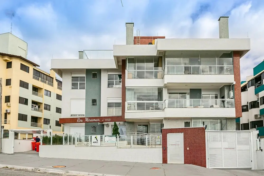 Modern ap W/pool one Block From the Beach Rmi201