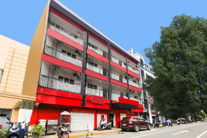 895 Golden Majestic Pension Inn