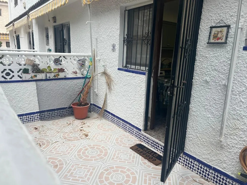 Charming 3-bedroom House With Shared Pool in Punta Prima, Torrevieja