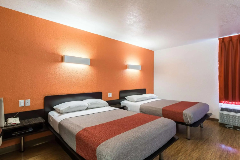 Motel 6 Uvalde, TX - фото 6