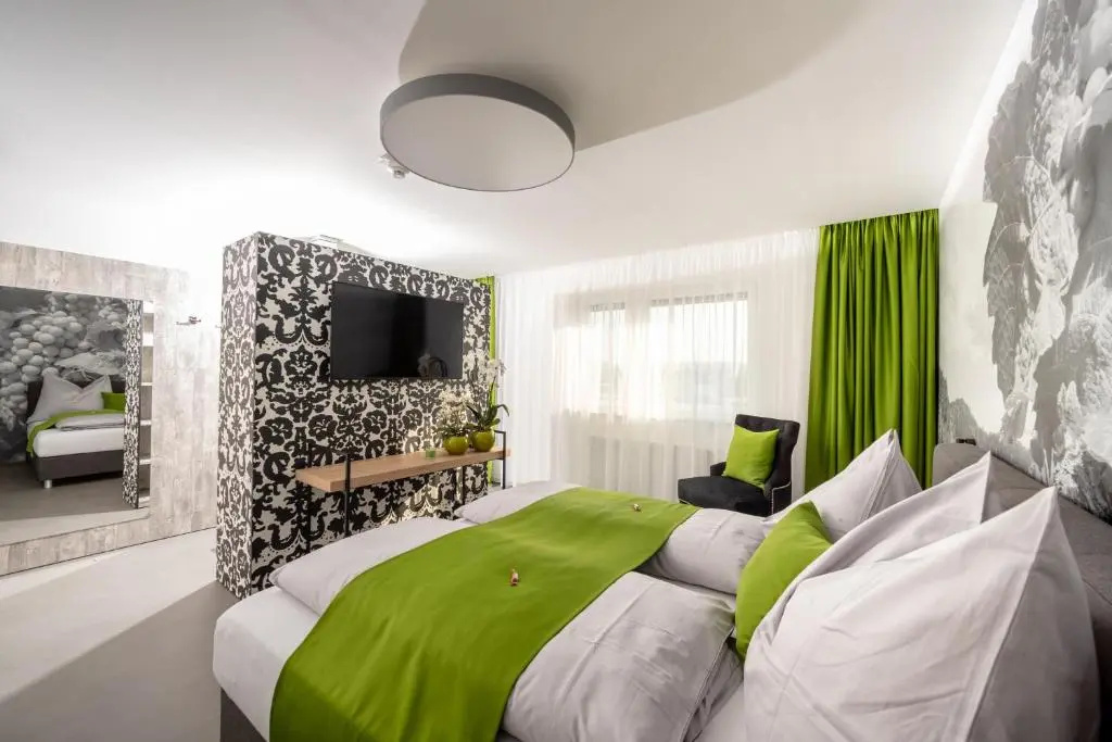 Deluxe Double room (full double bed)