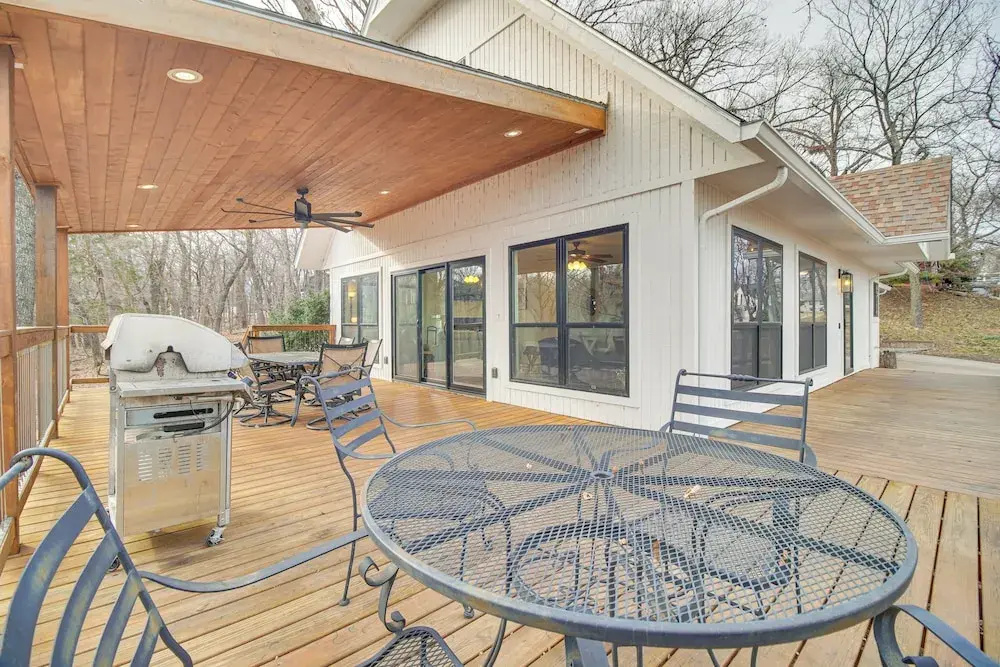 Deck + Kayaks: Grand Lake of the Cherokees Home
