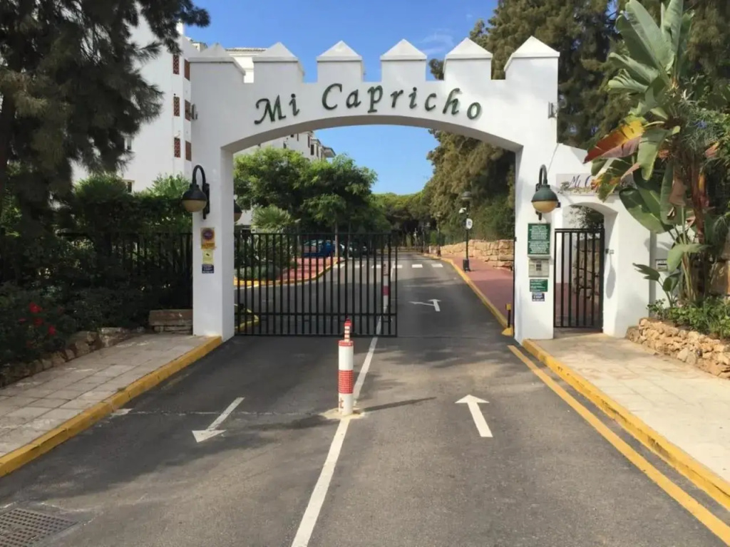 Frontline Beach, Mi Capricho, P.13, 3b