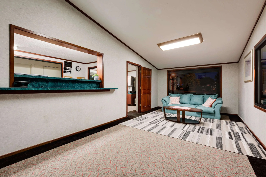 Lobby & Reception