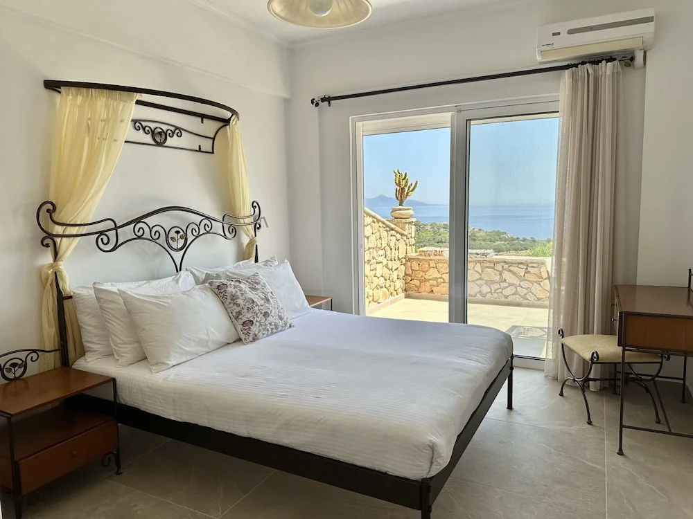 1 Bedroom Standard Basement Apartment with balcony and with sea view