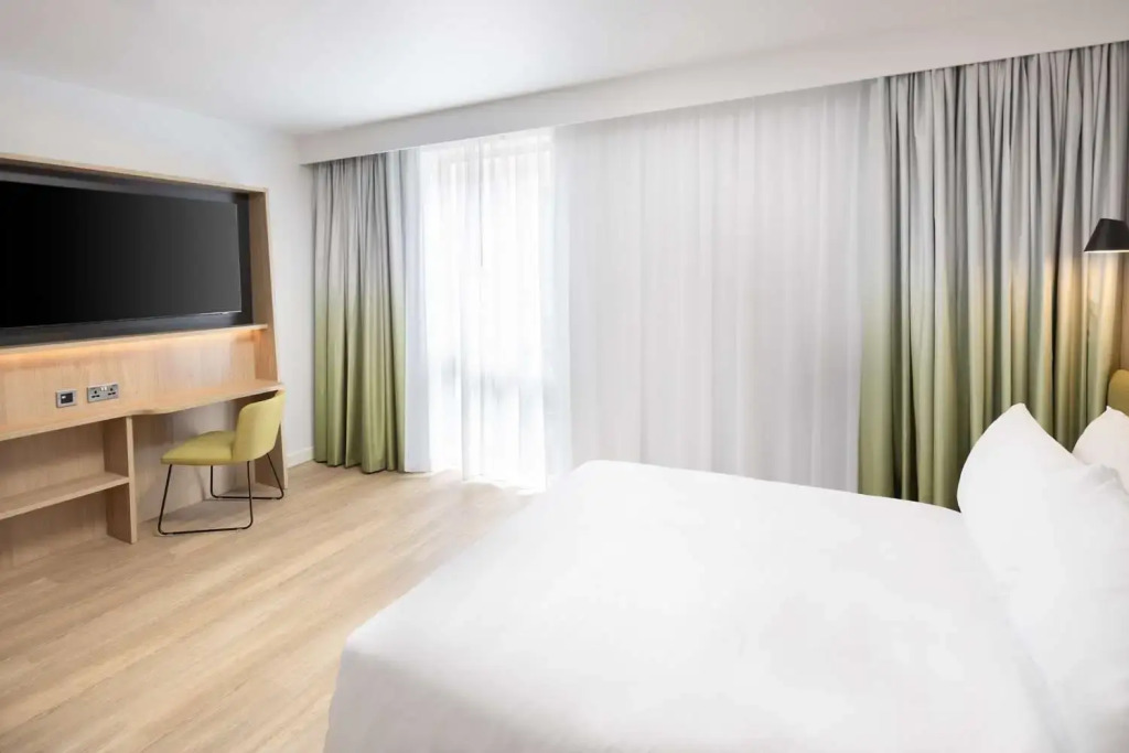 Hampton by Hilton Rochdale - Tap to explore photos