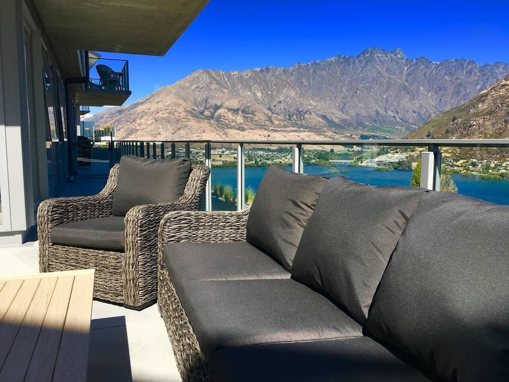 52b Preston Heights Apartment