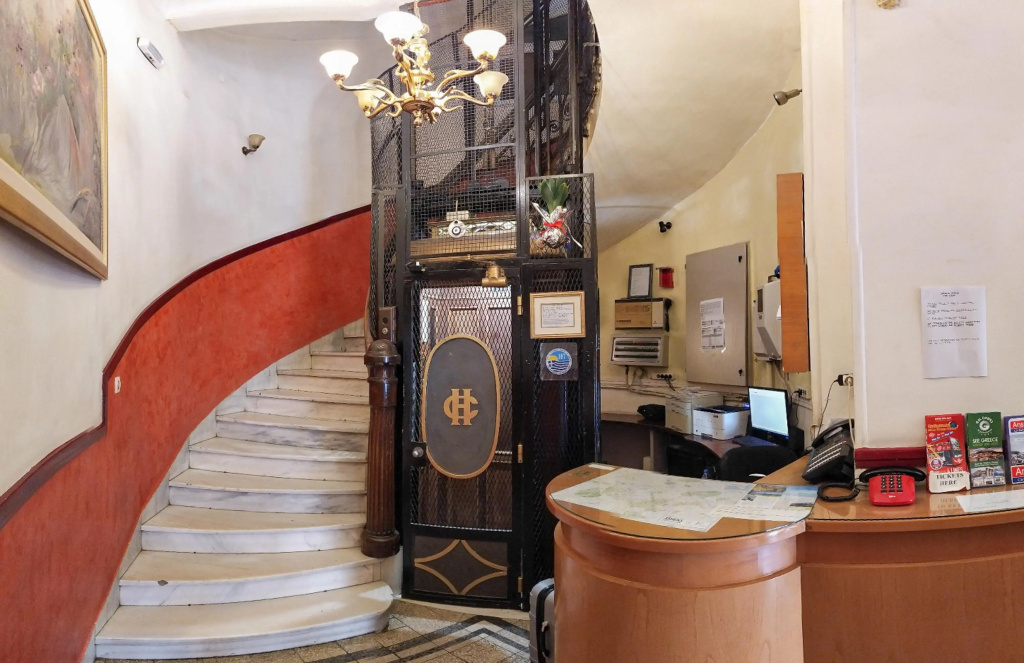 Cecil Hotel — фото