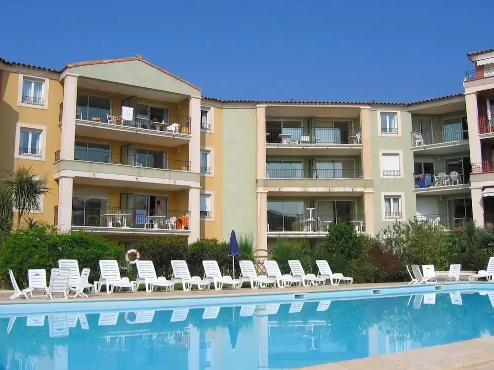 Voir la photo 1 — Apartment With AC at 150 m. From Beach