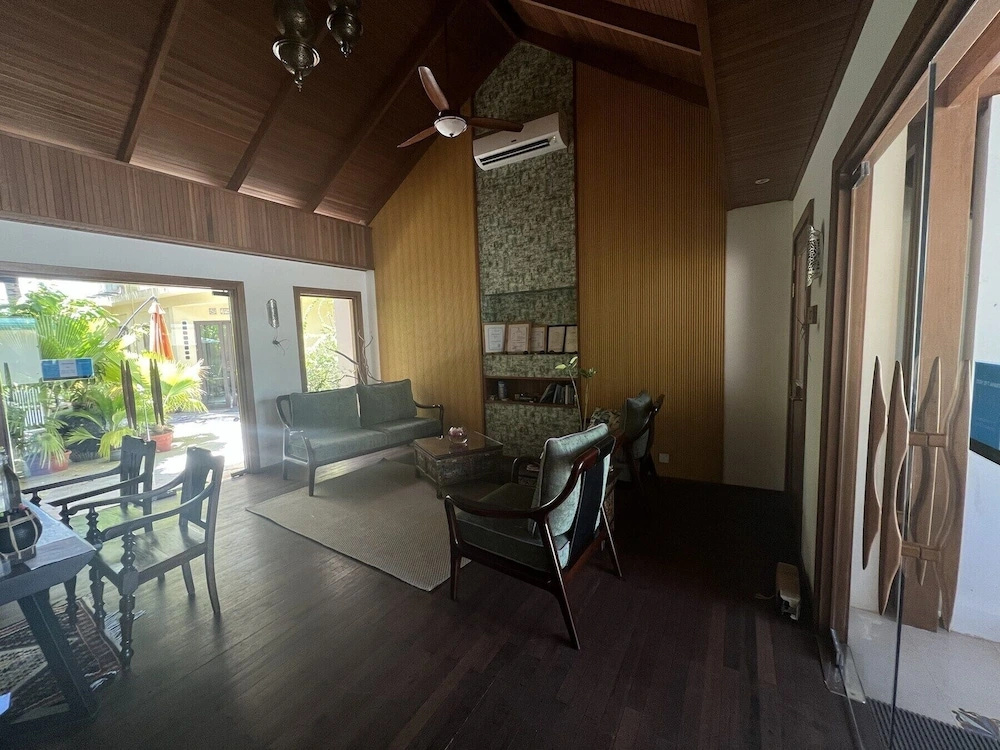 Lobby & Reception