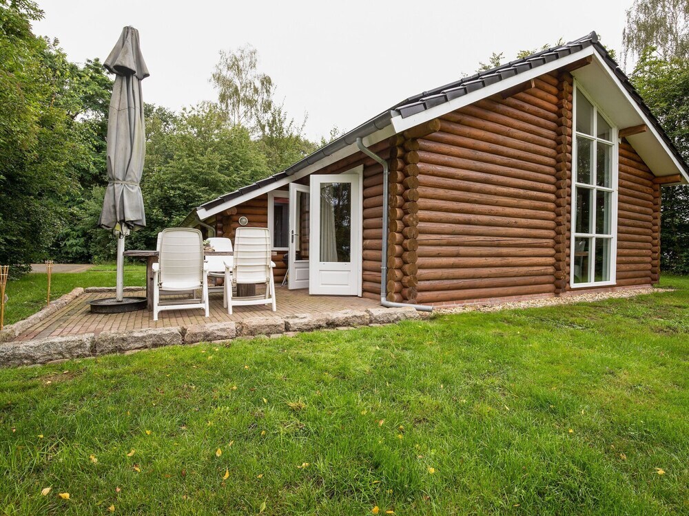 Отель Holiday Bungalow with Sauna, Located on a Pond in Hoge Hexel, фото 15