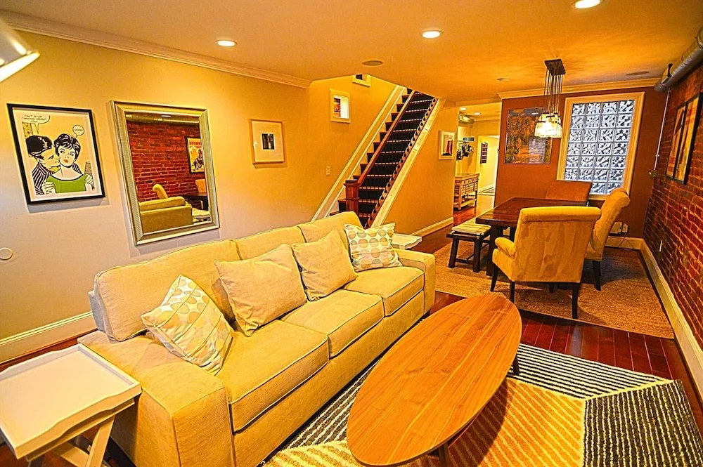 1826 Northwest Townhome #1060 - 3 Br Townhouse