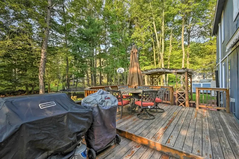 Lake Harmony Resort Home w/ Deck + Fire Pit!
