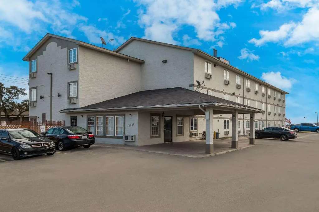 Express Inn & Suites San Antonio Near Sea World Medical Center