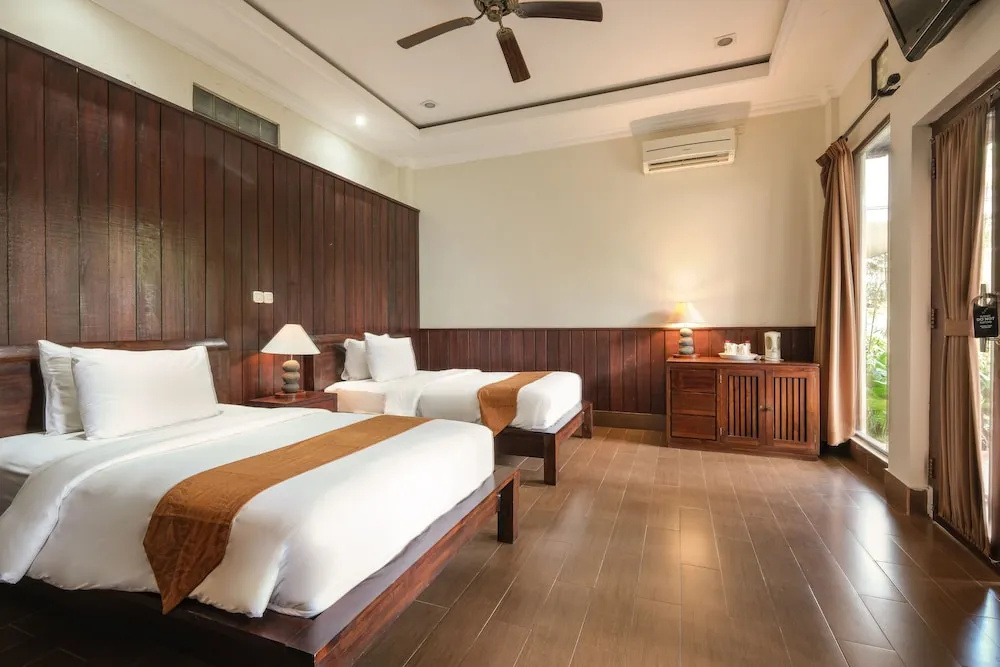 Deluxe Double room with balcony and with garden view (full double bed)