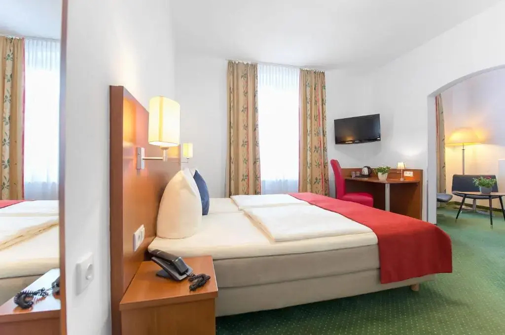 Standard Triple room