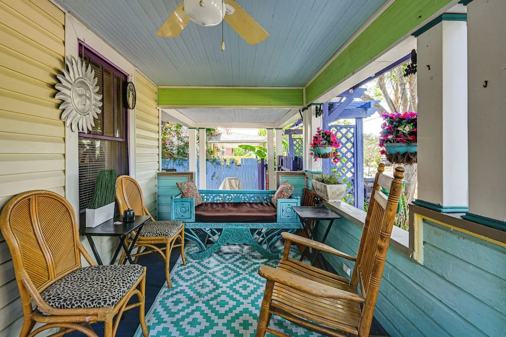 4 Mi to Dtwn! Tranquil Tampa Getaway w/ 2 Decks
