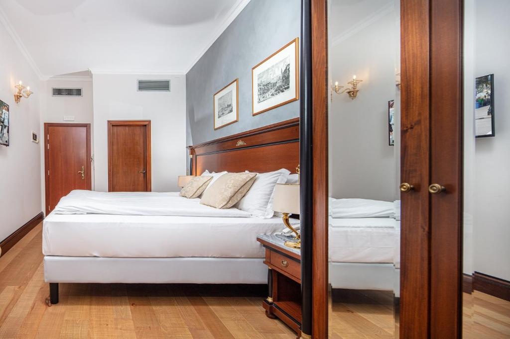 All’Angelo Art Hotel Room Type - Double or Twin DELUXE CANAL VIEW