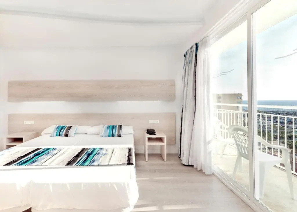Terrace Double room with partial sea view (full double bed)