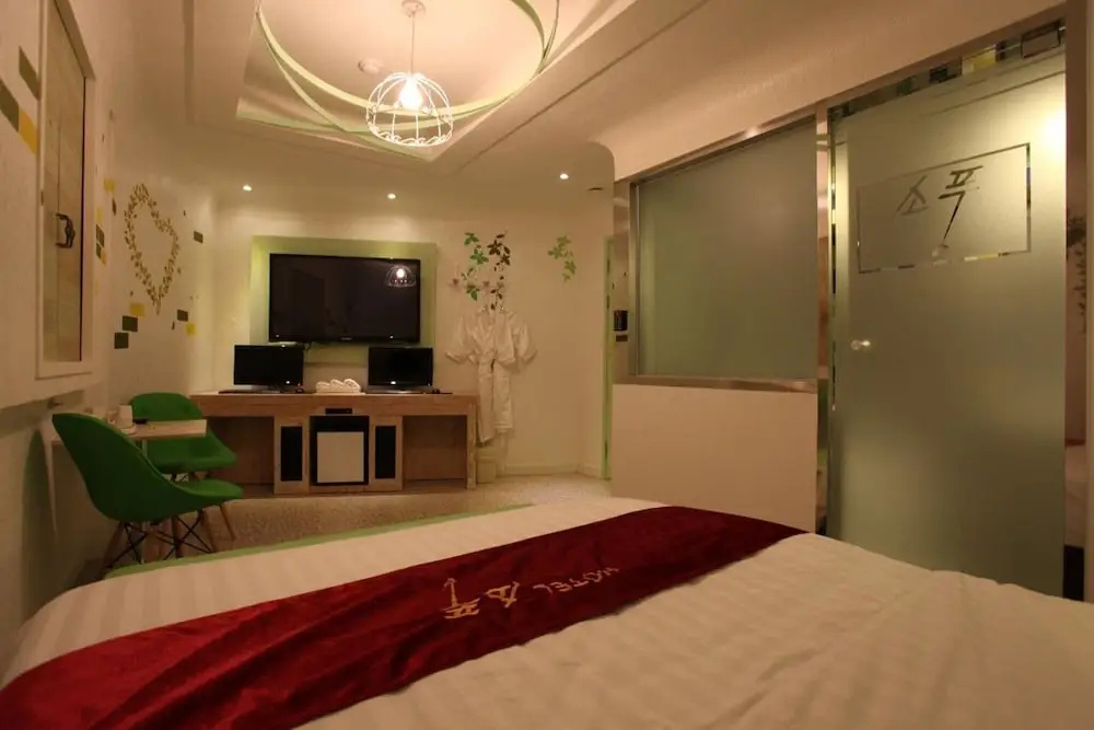 Lobby & Reception