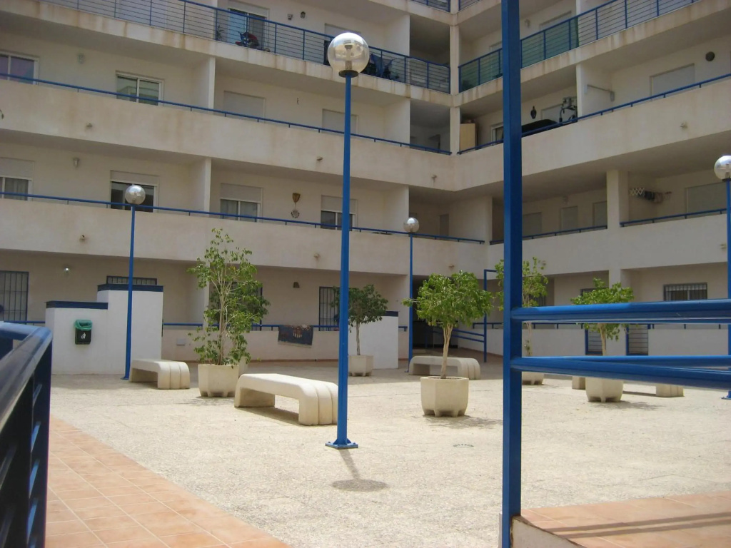 Vivienda en residencial con piscina