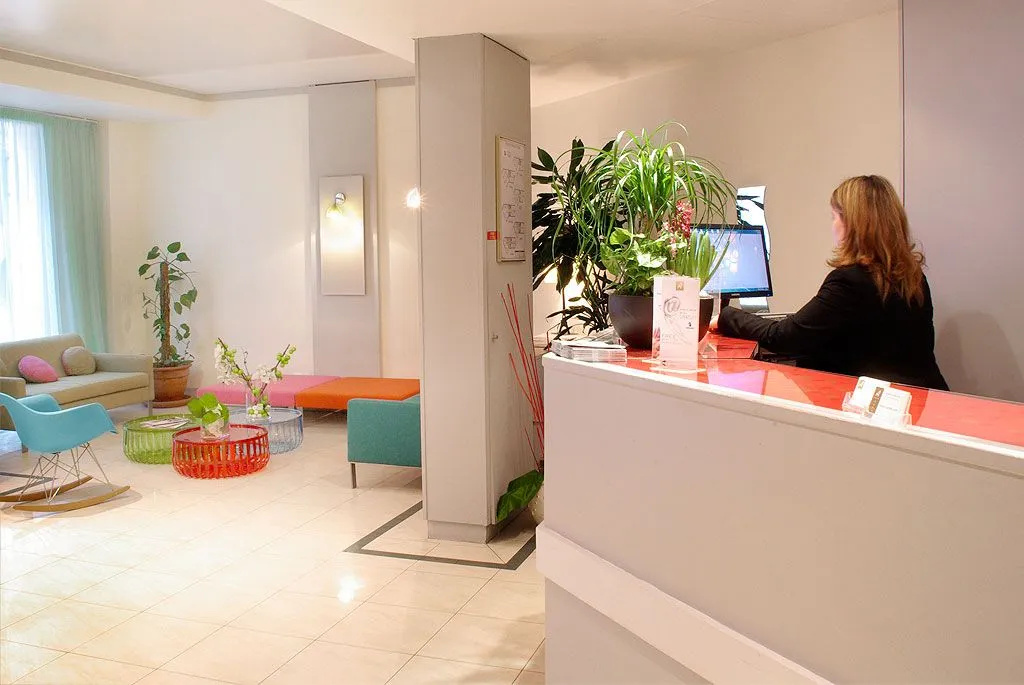 Lobby & Reception