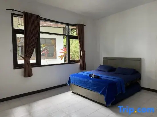 5 Bedrooms Villa