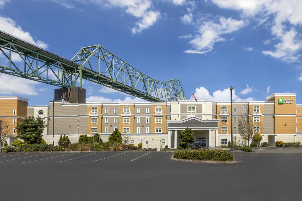 Holiday Inn Express & Suites Astoria by IHG