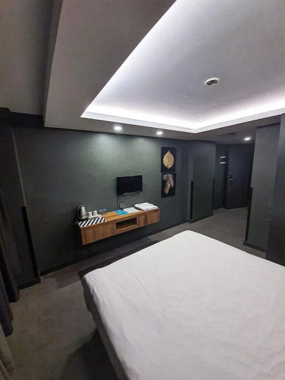 Economy Double Basement room (full double bed)