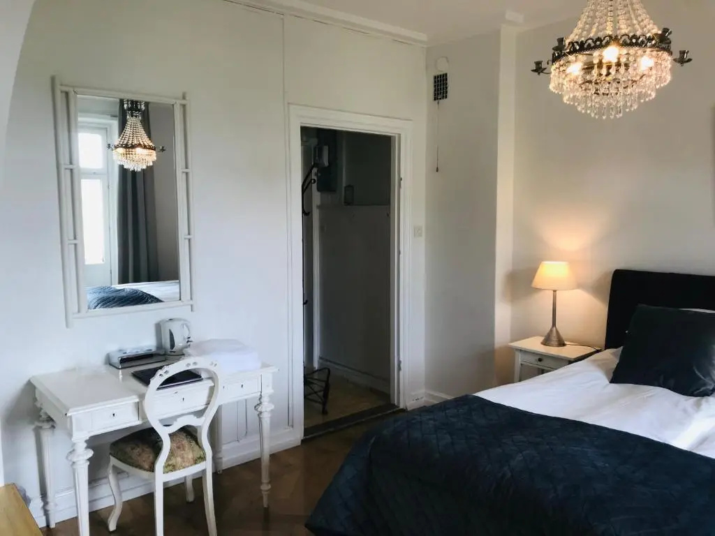 Superior Double room with balcony (full double bed)