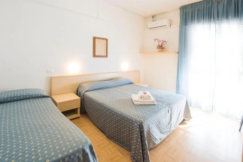 Standard Triple room